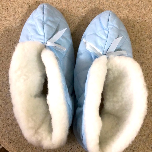 Hanes super comfy slippers NWOT - Picture 3 of 8